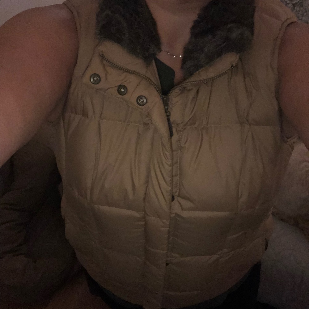 Eddie Bauer Beige Puffer Vest with Faux Fur Collar - Picture 6 of 7